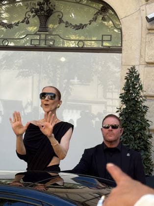Celine Dion comes out to greet her fans in front of the Royal Monceau Hotel in Paris on September 23, 2026. Twin C Bestimage Céline Dion comes out to greet her fans in front of the Royal Monceau Hotel in Paris on September 23, 2026. Paris, France  Copyright: xTwinxCx xBestimagexTwinxCx xBestimagex
