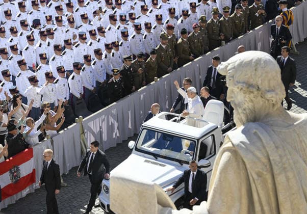 Pope Leo XIV Leads The General Audience - Vatican Pope Leo XIV attends the weekly general audience in Saint Peter’s square, Vatican on September 23, 2026. Photo by (EV) Simone Risoluti Vatican Media ABACAPRESS.COM Rome  Copyright: xABACAx