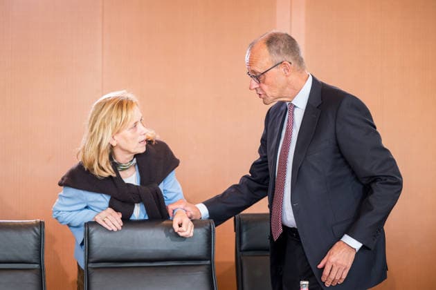 Family Minister Karin Prien (CDU) and Chancellor Friedrich Merz (CDU) on September 23, 1926, at a cabinet meeting of the Federal Government at the Chancellery in Berlin. Photo: bildgehege. Federal Government cabinet meeting