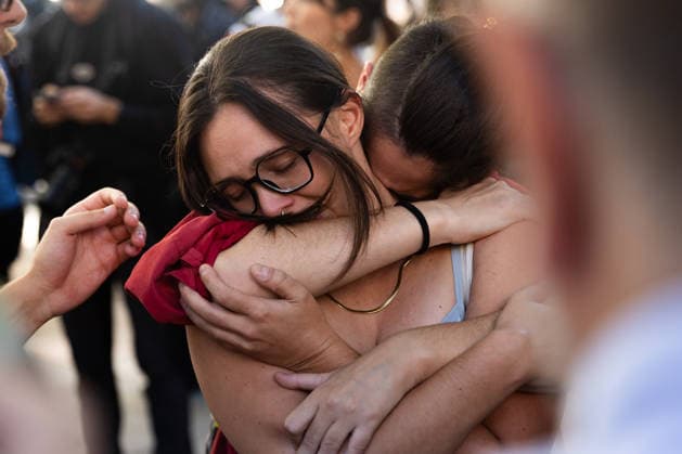 September 23, 2026, Madrid, Madrid, SPAIN: Hundreds of Madrid residents, mobilized by the Tenants Union, are protesting against the eviction of MaricarmenÃ¢â‚¬an 87-year-old woman forced out of the apartment where she had lived for 70 years by a real estate investment fund. She had refused to leave the home for which she had always paid rent. Police used charge tactics against the demonstrators. Madrid SPAIN - ZUMAl221 20260923_zip_l221_010 Copyright: xIgnacioxLopezxIsasmendix