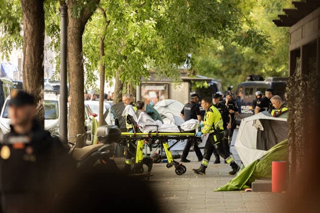 September 23, 2026, Madrid, Madrid, SPAIN: Maricarmen, the 87-year-old woman evicted by a real estate investment fund from the apartment where she had lived for 70 years, is carried away on a stretcher after the eviction was carried out. She had refused to leave the apartment, for which she had always paid rent. Madrid SPAIN - ZUMAl221 20260923_zip_l221_014 Copyright: xIgnacioxLopezxIsasmendix