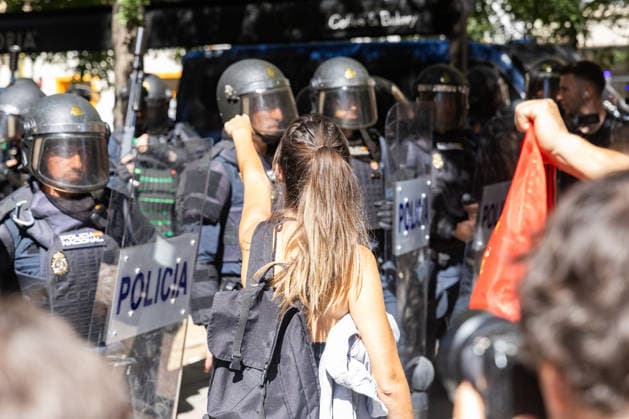 September 23, 2026, Madrid, Madrid, SPAIN: Hundreds of Madrid residents, mobilized by the Tenants Union, are protesting against the eviction of MaricarmenÃ¢â‚¬an 87-year-old woman forced out of the apartment where she had lived for 70 years by a real estate investment fund. She had refused to leave the home for which she had always paid rent. Police used charge tactics against the demonstrators. Madrid SPAIN - ZUMAl221 20260923_zip_l221_003 Copyright: xIgnacioxLopezxIsasmendix