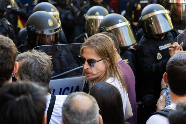 September 23, 2026, Madrid, Madrid, SPAIN: Hundreds of Madrid residents, mobilized by the Tenants Union, are protesting against the eviction of MaricarmenÃ¢â‚¬an 87-year-old woman forced out of the apartment where she had lived for 70 years by a real estate investment fund. She had refused to leave the home for which she had always paid rent. Police used charge tactics against the demonstrators. Madrid SPAIN - ZUMAl221 20260923_zip_l221_005 Copyright: xIgnacioxLopezxIsasmendix