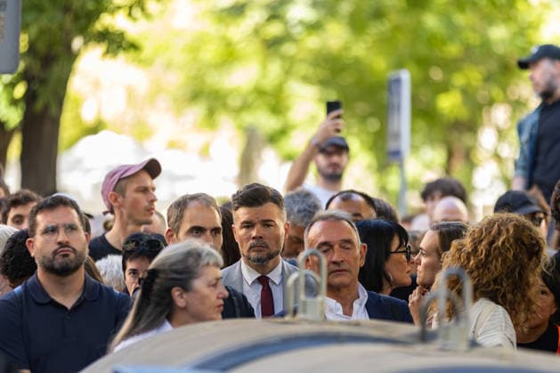 September 23, 2026, Madrid, Madrid, SPAIN: ERC MP Gabriel RufioÂ¡n is joining the protests against the eviction of Maricarmen, the 87-year-old woman who was forced out of the apartment where she had lived for 70 years by a real estate investment fund. Madrid SPAIN  - ZUMAl221 20260923_zip_l221_016 Copyright: xIgnacioxLopezxIsasmendix