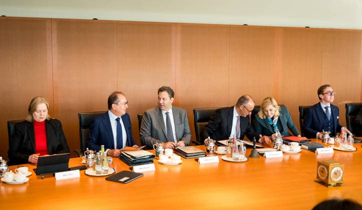 Labor Minister Bärbel Bas, Interior Minister Alexander Dobrindt, Vice Chancellor Lars Klingbeil, Chancellor Friedrich Merz, Minister of the Federal Chancellery Nina Warken, and Minister of State for Federal-State Relations Philipp Amthor on September 23, 2026, at the Federal Government’s cabinet meeting at the Federal Chancellery in Berlin. Photo: bildgehege. Federal Government cabin