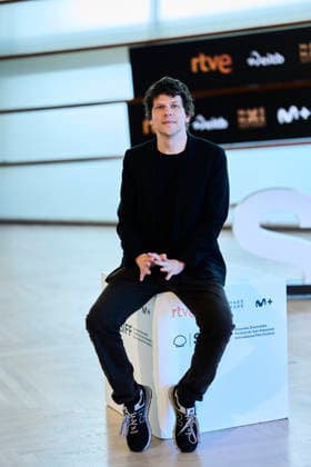 September 23, 2026, Donostia San Sebastian, Euskadi, Spain: Jesse Eisenberg attended The Debut Red Carpet during 74th San Sebastian International Film Festival at Kursaal Theatre on September 23, 2026 in Donostia San Sebastian, Spain Donostia San Sebastian Spain - ZUMAg15_ 20260923_zaf_g15_161 Copyright: xJackxAbuinx