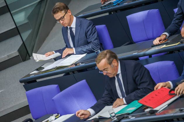 Bundestag: Boris Pistorius (SPD), Federal Minister of Defense, and Dr. Carsten Linnemann, Federal Minister of Health, at the German Bundestag on September 23, 2026, in Berlin, Berlin, Berlin, Germany, Bundestag