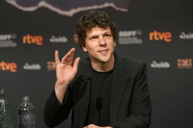 Jesse Eisenberg at the press conference for the film *The Debut* at the 74th San Sebastián International Film Festival (Festival Internacional de Cine de San Sebastián) at the Kursaal in San Sebastián, September 23, 2026 Foto:xC.xNiehausx xFuturexImagex debut_6911