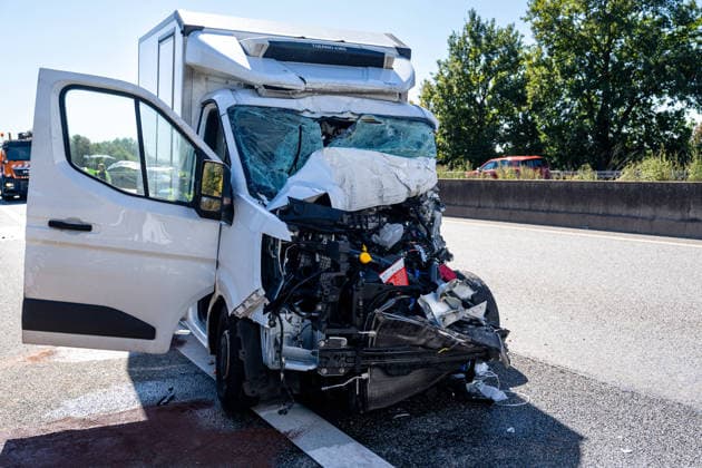 Serious Traffic Accident on the A67: Van Driver Seriously Injured; Rescue Helicopter on the Scene; Highway Fully Closed for 1 Hour 7aIMG 0573788 Serious Traffic Accident on the A67: Van Driver Seriously Injured; Rescue Helicopter on the Scene; Highway FullyHesse, Büttelborn, Germany Copyright: 7aktuell.dex xVincentxB. 0573788 20260923_7a_express_20260923_6565_573788