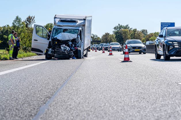 Serious Traffic Accident on the A67: Van Driver Seriously Injured, Rescue Helicopter on the Scene; Highway Fully Closed for 1 Hour 7aIMG 0573794 Serious Traffic Accident on the A67: Van Driver Seriously Injured, Rescue Helicopter on the Scene; Highway FullyHesse, Büttelborn, Germany Copyright: 7aktuell.dex xVincentxB. 0573794 20260923_7a_express_20260923_6565_573794