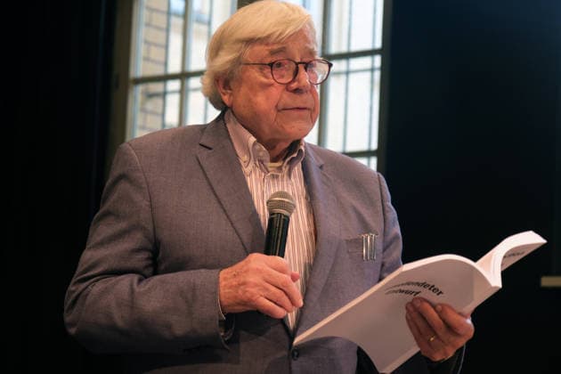 Bazon Brock at his Denkerei at the Hoftheater Kreuzberg e.V., Naunynstraße 63, Berlin Kreuzberg, September 7, 2026, on the topic of Impact, the works are reduced to a sum of reflections on the relationship between impact and the work—why we all quote authors whose works we don’t even know—with Brock, Lambert Wiesing, and Wolfgang Ullrich