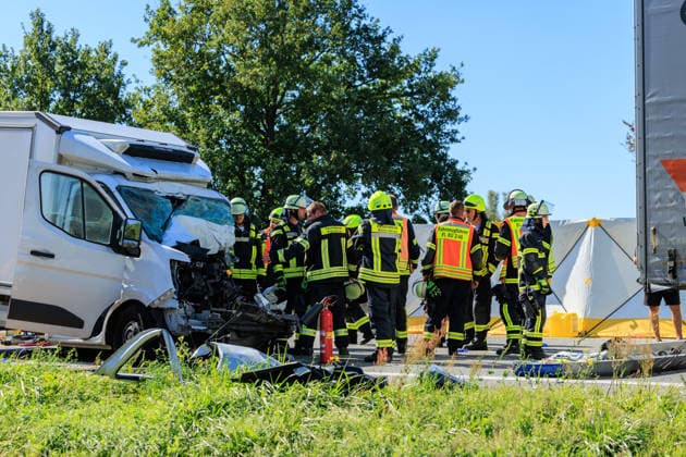 Sprinter Collides with Tru