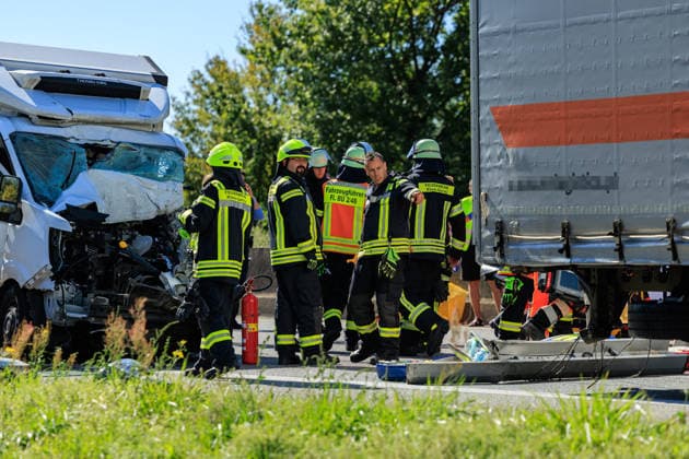 Sprinter Collides with Tru