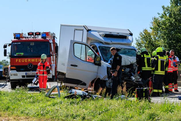 Sprinter Collides with Tru