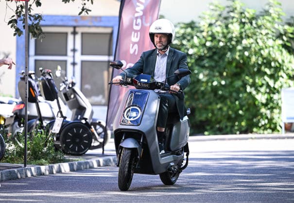 Tübingen, September 23, 2026: Mayor Boris Palmer, an independent, tests an e-scooter from BLUEmobility