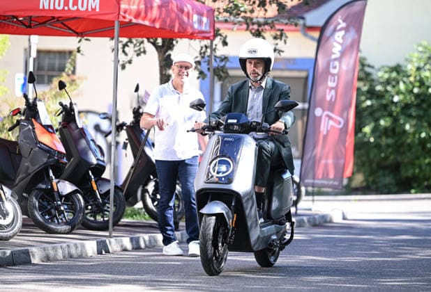 Tübingen, September 23, 2026: Mayor Boris Palmer, an independent, tests an e-scooter from BLUEmobility
