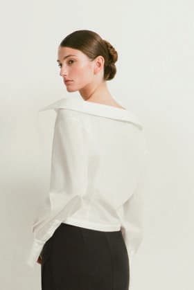 RECORD DATE NOT STATED CURIEL Spring Summer 2027 Collection - Veils Between The CURIEL Spring Summer 2027 Collection explores the subtle relationship between structure, air and the body, revealing the intimate layers that exist between garment and skin. Linings meet outer fabrics, pleats cast shifting shadows, and embroidery and beading emerge quietly in the light, delicate traces that define the season™s language of layering. Models: Sky & Aslaug NB: Fees charged by Avalon are for Avalon s services only, and do not, nor are they intended to, convey to the user any ownership of Copyright or License in the material. Avalon does not claim any ownership including but not limited to Copyright or License in the attached material. By publishing this material you (  Copyright: xAntonioxMiuccix xB66x xAvalonx 1137493341