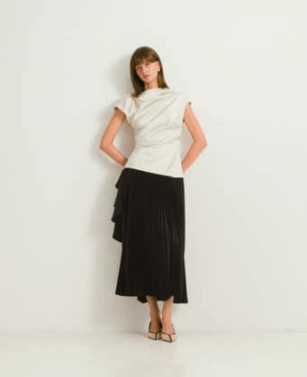 RECORD DATE NOT STATED CURIEL Spring Summer 2027 Collection - Veils Between The CURIEL Spring Summer 2027 Collection explores the subtle relationship between structure, air and the body, revealing the intimate layers that exist between garment and skin. Linings meet outer fabrics, pleats cast shifting shadows, and embroidery and beading emerge quietly in the light, delicate traces that define the season™s language of layering. Models: Sky & Aslaug NB: Fees charged by Avalon are for Avalon s services only, and do not, nor are they intended to, convey to the user any ownership of Copyright or License in the material. Avalon does not claim any ownership including but not limited to Copyright or License in the attached material. By publishing this material you (  Copyright: xAntonioxMiuccix xB66x xAvalonx 1137493365