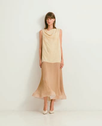 RECORD DATE NOT STATED CURIEL Spring Summer 2027 Collection - Veils Between The CURIEL Spring Summer 2027 Collection explores the subtle relationship between structure, air and the body, revealing the intimate layers that exist between garment and skin. Linings meet outer fabrics, pleats cast shifting shadows, and embroidery and beading emerge quietly in the light, delicate traces that define the season™s language of layering. Models: Sky & Aslaug NB: Fees charged by Avalon are for Avalon s services only, and do not, nor are they intended to, convey to the user any ownership of Copyright or License in the material. Avalon does not claim any ownership including but not limited to Copyright or License in the attached material. By publishing this material you (  Copyright: xAntonioxMiuccix xB66x xAvalonx 1137493391