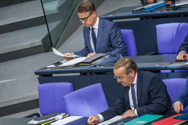 Bundestag: Boris Pistorius (SPD), Federal Minister of Defense, and Dr. Carsten Linnemann, Federal Minister of Health, at the German Bundestag on September 23, 2026, in Berlin, Berlin, Germany, Bundestag