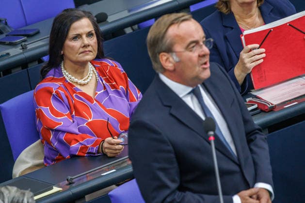 Bundestag: Gitta Connemann (CDU) and Boris Pistorius (SPD), Federal Minister of Defense, at the German Bundestag on September 23, 2026, in Berlin, Berlin, Germany, Bundestag