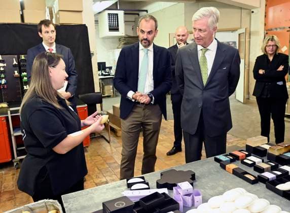 King Philippe is visiting Savonneries Bruxelloises BRUSSELS, BELGIUM - SEPTEMBER 23 : King Philippe is visiting Savonneries Bruxelloises in Laeken, which is celebrating its 100th anniversary this year. Founded in 1926 and a Royal Warrant holder since 2016, Savonneries Bruxelloises still manufactures its soaps in its original building, using traditional methods. Today, they export part of their production to no fewer than 27 countries on September 23, 2026 in Brussels, Belgium, 23 09 2026 Brussels Belgium  Copyright: xDidierxLebrunx
