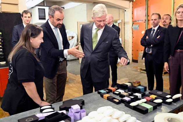 King Philippe is visiting Savonneries Bruxelloises BRUSSELS, BELGIUM - SEPTEMBER 23 : King Philippe is visiting Savonneries Bruxelloises in Laeken, which is celebrating its 100th anniversary this year. Founded in 1926 and a Royal Warrant holder since 2016, Savonneries Bruxelloises still manufactures its soaps in its original building, using traditional methods. Today, they export part of their production to no fewer than 27 countries on September 23, 2026 in Brussels, Belgium, 23 09 2026 Brussels Belgium  Copyright: xDidierxLebrunx
