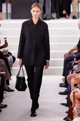 IPA88869541 - Milan, Milan Women™s Fashion Week Spring Summer 2027 - Women™s Fashion, Spring Summer 2027 - Jil Sander fashion show - pictured on the runway: Model.  Copyright: xCinziaxCamelax xx IPA88869541