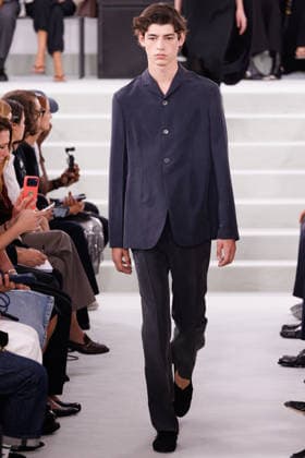 IPA88869573 - Milan, Milan Women™s Fashion Week Spring Summer 2027 - Women™s Fashion, Spring Summer 2027 - Jil Sander fashion show - pictured on the runway: Model.  Copyright: xCinziaxCamelax xx IPA88869573