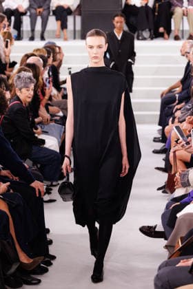 IPA88869577 - Milan, Milan Women™s Fashion Week Spring Summer 2027 - Women™s Fashion, Spring Summer 2027 - Jil Sander fashion show - pictured on the runway: Model.  Copyright: xCinziaxCamelax xx IPA88869577