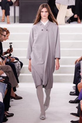 IPA88869591 - Milan, Milan Women™s Fashion Week Spring Summer 2027 - Women™s Fashion, Spring Summer 2027 - Jil Sander fashion show - pictured on the runway: Model.  Copyright: xCinziaxCamelax xx IPA88869591