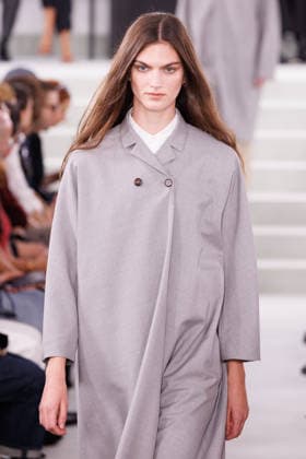 IPA88869594 - Milan, Milan Women™s Fashion Week Spring Summer 2027 - Women™s Fashion, Spring Summer 2027 - Jil Sander fashion show - pictured on the runway: Model.  Copyright: xCinziaxCamelax xx IPA88869594
