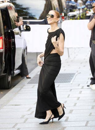 Celine Dion comes out to greet and thank her many fans waiting for her outside the Royal Monceau Hotel in Paris on September 23, 2026. Christophe Aubert, Bestimage. Céline Dion comes out to greet and thank the many fans waiting for her outside the Royal Monceau Hotel in Paris on September 23, 2026 Paris, France  Copyright: xChristophexAubertx xBestimagexChristophexAubertx xBestimagex