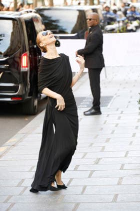 Celine Dion comes out to greet and thank her many fans waiting for her outside the Royal Monceau Hotel in Paris on September 23, 2026. Christophe Aubert, Bestimage. Céline Dion comes out to greet and thank the many fans waiting for her outside the Royal Monceau Hotel in Paris on September 23, 2026 Paris, France  Copyright: xChristophexAubertx xBestimagexChristophexAubertx xBestimagex