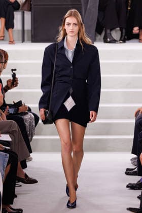 IPA88869629 - Milan, Milan Women™s Fashion Week Spring Summer 2027 - Women™s Fashion, Spring Summer 2027 - Jil Sander fashion show - pictured on the runway: Model.  Copyright: xCinziaxCamelax xx IPA88869629