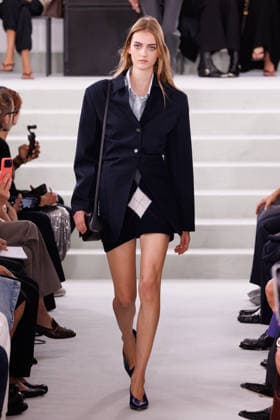 IPA88869634 - Milan, Milan Women™s Fashion Week Spring Summer 2027 - Women™s Fashion, Spring Summer 2027 - Jil Sander fashion show - pictured on the runway: Model.  Copyright: xCinziaxCamelax xx IPA88869634