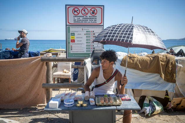 Police Once Again Break Up the Illegal Market at Trampolín Beach After Street Vending Resumes A migrant with a street vendor stall on Trampolín Beach on September 23, 2026, in Ceuta, Spain. National and local police have once again been deployed to Trampolín Beach in a second operation against street vending. Migrants set up an illegal market again after authorities arrived overnight to ask them to take down their stalls. SEPTEMBER 23, 2026 Ceuta, Ceuta, Spain  Copyright: xMarcosxMorenox 7794215