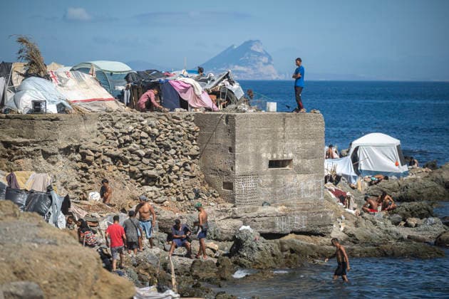 Police Once Again Break Up the Illegal Market at Trampolín Beach After Street Vending Resumes Several migrants at Trampolín Beach on September 23, 2026, in Ceuta, Spain. National and local police have once again been deployed to Trampolín Beach in a second operation against street vending. The migrants set up an illegal market again after authorities arrived at night to ask them to take down their stalls. SEPTEMBER 23, 2026 Ceuta, Spain  Copyright: xMarcosxMorenox 7794219