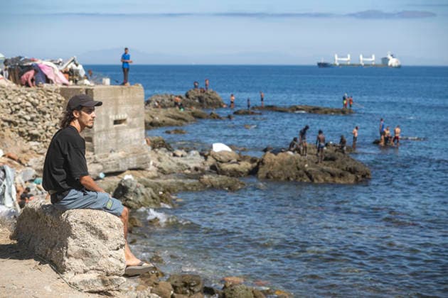 Police Once Again Break Up the Illegal Market at Trampolín Beach After Street Vending Resumes Several migrants at Trampolín Beach on September 23, 2026, in Ceuta, Spain. National and local police have once again been deployed to Trampolín Beach in a second operation against street vending. The migrants set up an illegal market again after authorities arrived at night to ask them to take down their stalls. SEPTEMBER 23, 2026 Ceuta, Spain  Copyright: xMarcosxMorenox 7794221
