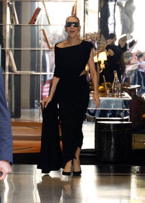 Celine Dion comes out to greet and thank her many fans waiting for her outside the Royal Monceau Hotel in Paris on September 23, 2026. Denis Guignebourg, Bestimage. Céline Dion comes out to greet and thank the many fans waiting for her outside the Royal Monceau Hotel in Paris on September 23, 2026, Paris, France  Copyright: xDenisxGuignebourgx xBestimagexDenisxGuignebourgx xBestimagex