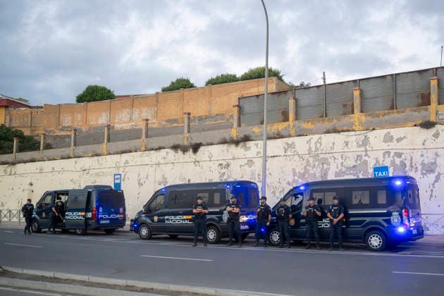 Calm at the Tarajal Border in Ceuta Members of the Civil Guard, National Police, and Army are monitoring the Tarajal border on September 23, 2026, in Ceuta, Spain. The border crossing between Ceuta and Morocco at Tarajal is calm this Wednesday, as border security has been reinforced due to the threat of a possible mass influx of migrants today, which had been reported on social media. SEPTEMBER 23, 2026 (BLURRED) Ceuta, Spain  Copyright: xMarcosxMorenox 7794252