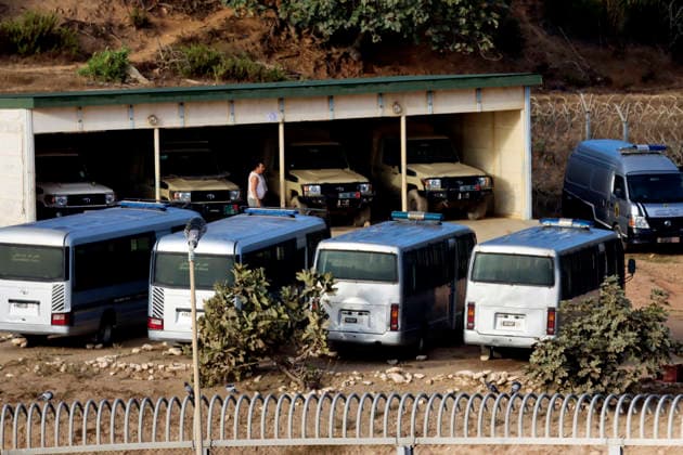 Morocco has fortified the border between Castillejos (Fnideq) and Ceuta with police checkpoints, fences, and patrols in response to social media calls for another mass crossing on election day, Castillejos, Morocco, 23 September 2026, while dozens of migrants are returning from the Spanish city of Ceuta following their failed attempt to remain on Spanish soil. Morocco fortifies the Ceuta border as the flow of returnees to Castillejos increases !ACHTUNG: NUR REDAKTIONELLE NUTZUNG!  Copyright: xREduánx GRAF2598 20260923-55021482191_1