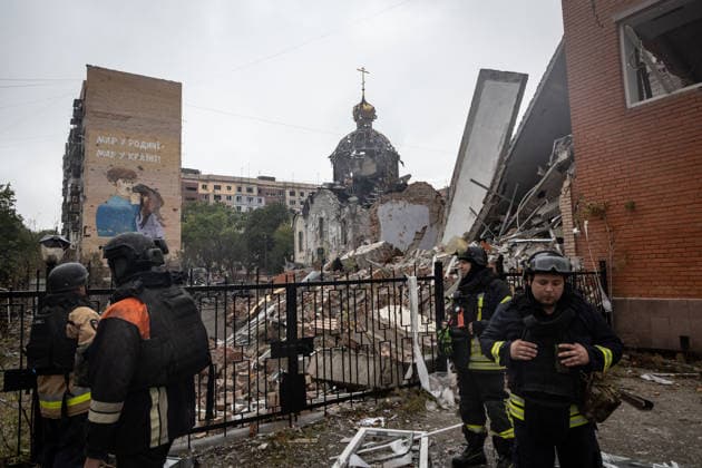 Aftermath of Russian attack on Ukraine s Kramatorsk KRAMATORSK, UKRAINE - SEPTEMBER 23: Firefighters operate in a devastated area with a destroyed Orthodox church following a Russian airstrike in Kramatorsk, Ukraine, on September 23, 2026. Francisco Richart Anadolu Kramatorsk Ukraine. Editorial use only. Please get in touch for any other usage.  Copyright: x2026xAnadoluxFranciscoxRichartx