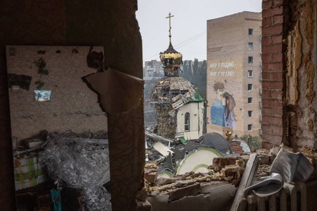 Aftermath of Russian attack on Ukraine s Kramatorsk KRAMATORSK, UKRAINE - SEPTEMBER 23: A view of the destroyed dome of an Orthodox church from a damaged apartment following a Russian airstrike in Kramatorsk, Ukraine, on September 23, 2026. Francisco Richart Anadolu Kramatorsk Ukraine. Editorial use only. Please get in touch for any other usage.  Copyright: x2026xAnadoluxFranciscoxRichartx