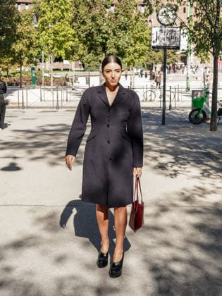 IPA88870956 - Milan, Milan Women s Fashion Week Spring Summer 2027 - Women s Fashion, Spring Summer 2027 - JIL SANDER fashion show - arrivals - pictured: Joan Thiele  Copyright: xEmanuelexRobertoxDexCarlix xx IPA88870956