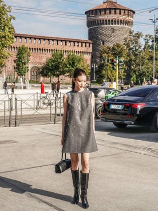 IPA88870875 - Milan, Milan Women s Fashion Week Spring Summer 2027 - Women s Fashion, Spring Summer 2027 - JIL SANDER fashion show - arrivals - pictured: guest  Copyright: xEmanuelexRobertoxDexCarlix xx IPA88870875