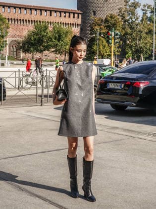 IPA88870873 - Milan, Milan Women s Fashion Week Spring Summer 2027 - Women s Fashion, Spring Summer 2027 - JIL SANDER fashion show - arrivals - pictured: guest  Copyright: xEmanuelexRobertoxDexCarlix xx IPA88870873