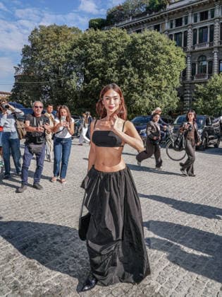 IPA88870925 - Milan, Milan Women s Fashion Week Spring Summer 2027 - Women s Fashion, Spring Summer 2027 - JIL SANDER fashion show - arrivals - pictured: Heart Evangelista  Copyright: xEmanuelexRobertoxDexCarlix xx IPA88870925