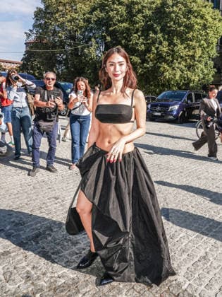 IPA88870929 - Milan, Milan Women s Fashion Week Spring Summer 2027 - Women s Fashion, Spring Summer 2027 - JIL SANDER fashion show - arrivals - pictured: Heart Evangelista  Copyright: xEmanuelexRobertoxDexCarlix xx IPA88870929