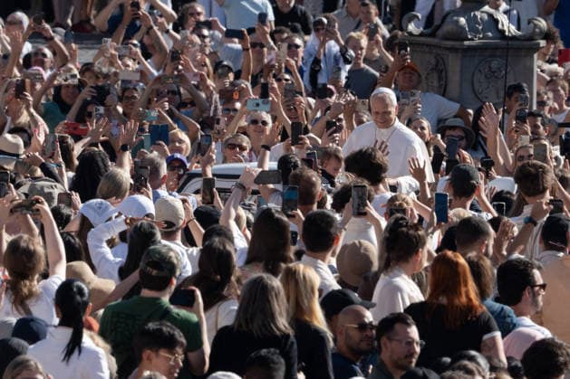 Pope Leo XIV Leads The General Audience - Vatican Pope Leo XIV attends the weekly general audience at St Peter s Square in Vatican City on September 23, 2026. Photo by Andrea Bracaglia ABACAPRESS.COM Vatican City Vatican City Vatican (or Holy See)  Copyright: xBracagliaxAndrea ABACAx